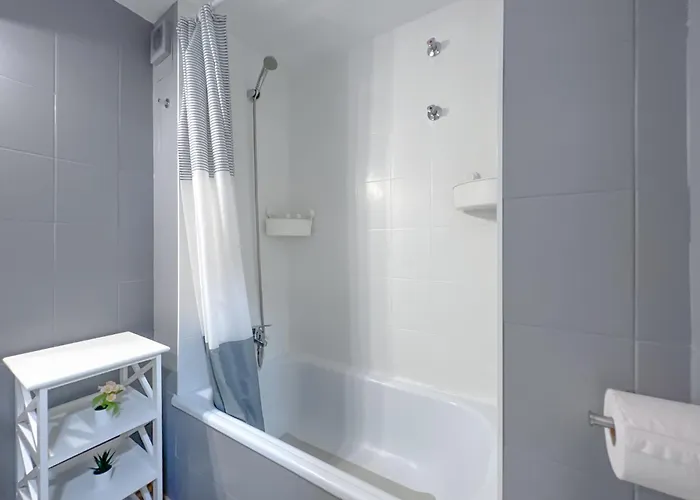 Beachfront Gateway In 아파트 피네다데마르
